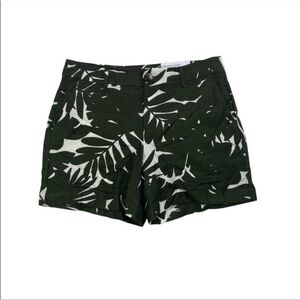 NWT Ann Taylor The 6 Inch Short Mid Rise Size 8
Palm tree print